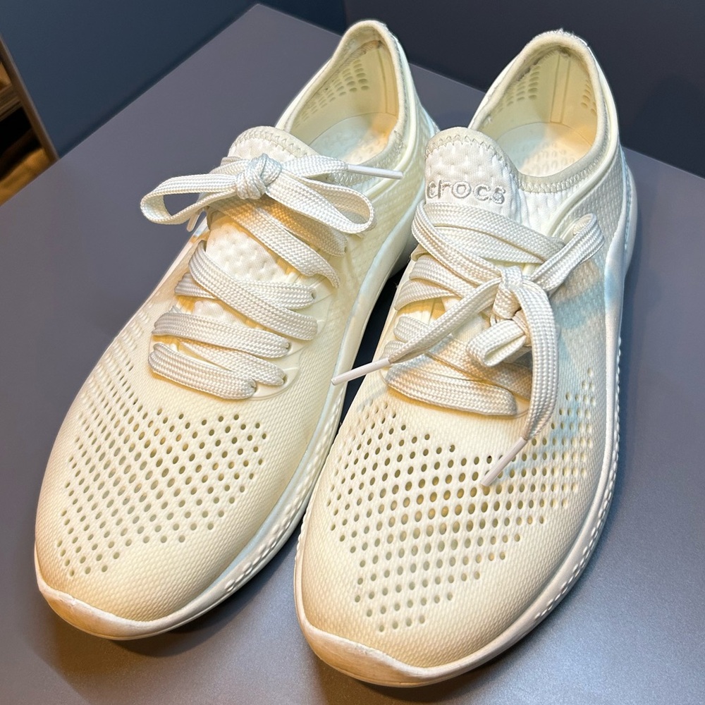 Crocs Literide Sneaker, size 7